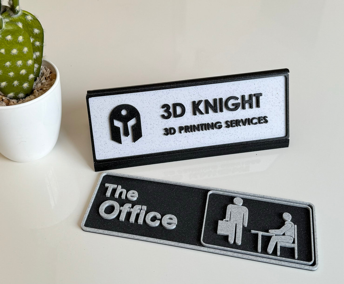 Plaque de bureau customisée avec son socle - Impression 3D